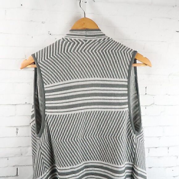 SAX GREY & WHITE STRIPE SLEEVELESS ASYMETRICAL CARDIGAN DUSTER STYLE SWEATER - Picture 9 of 10